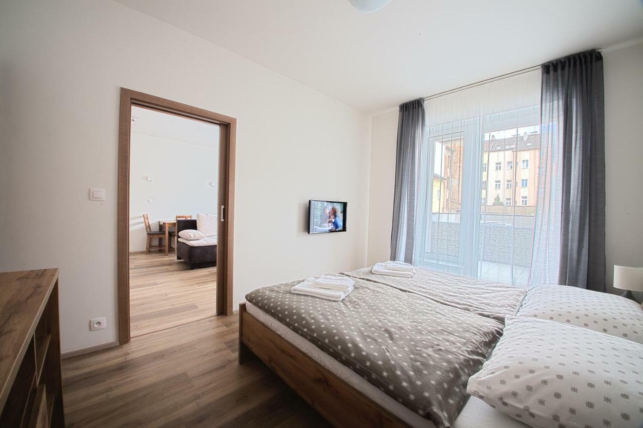 פלזן Sunny, Fully Furnished Studio Type With Terrace מראה חיצוני תמונה